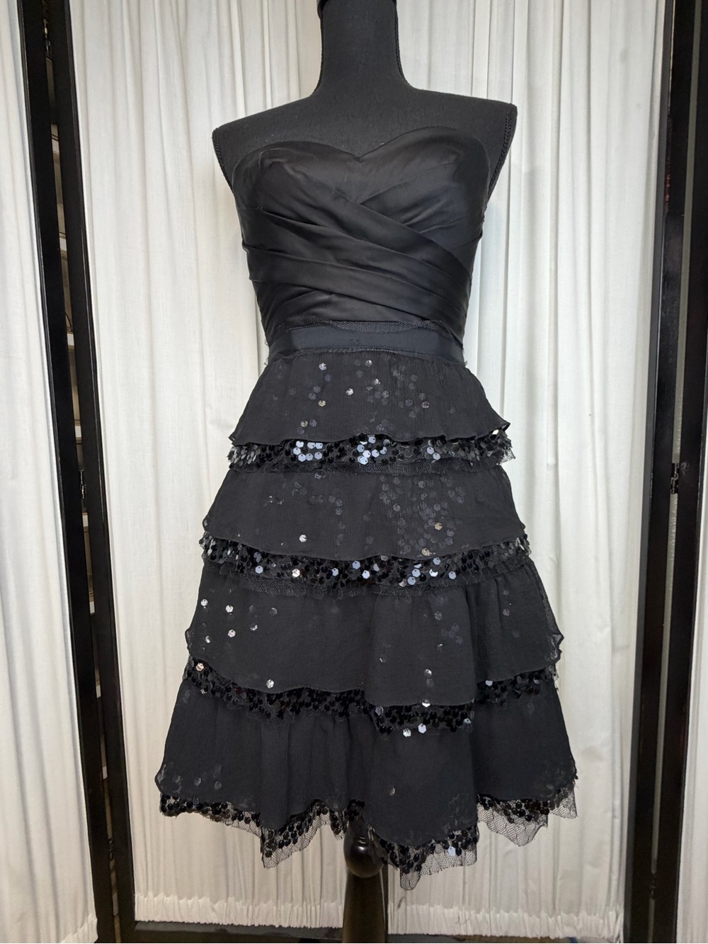 BCBGMaxAzria Black Strapless Tiered Sequin Cocktail Dress